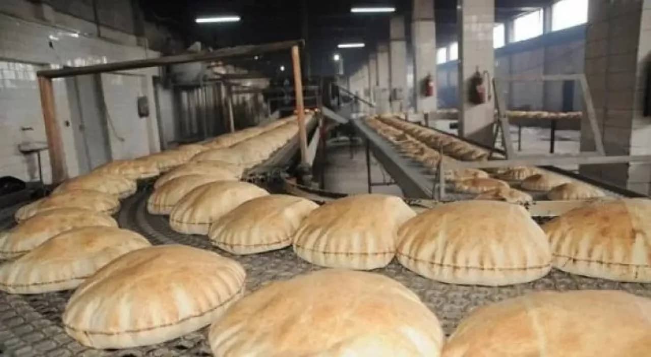 نقابتا المخابز والمحروقات تؤكدان توفر الخبز والمواد النفطية خلال المنخفض الجوي