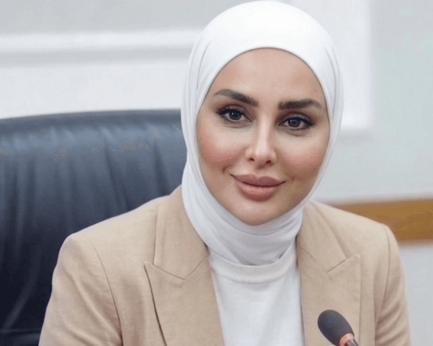 التاريخ مثل البصل.. كلما قشّرته وفسّرته بكيت أكثر.. هل يفهم "العناني"  / نيفين العياصرة