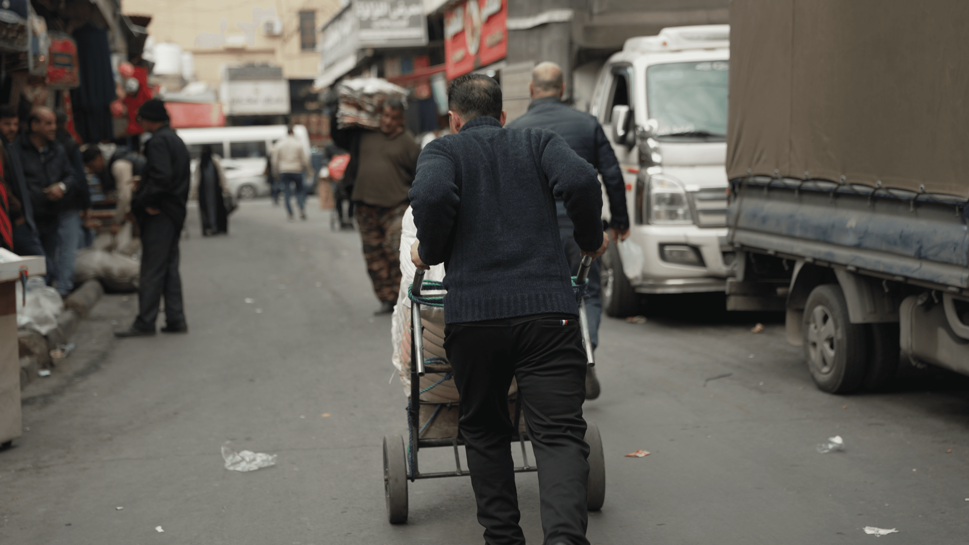 تقرير لـ"الدار":  ضغوط المعيشة تعيد ملف الرواتب والتقاعد إلى الواجهة