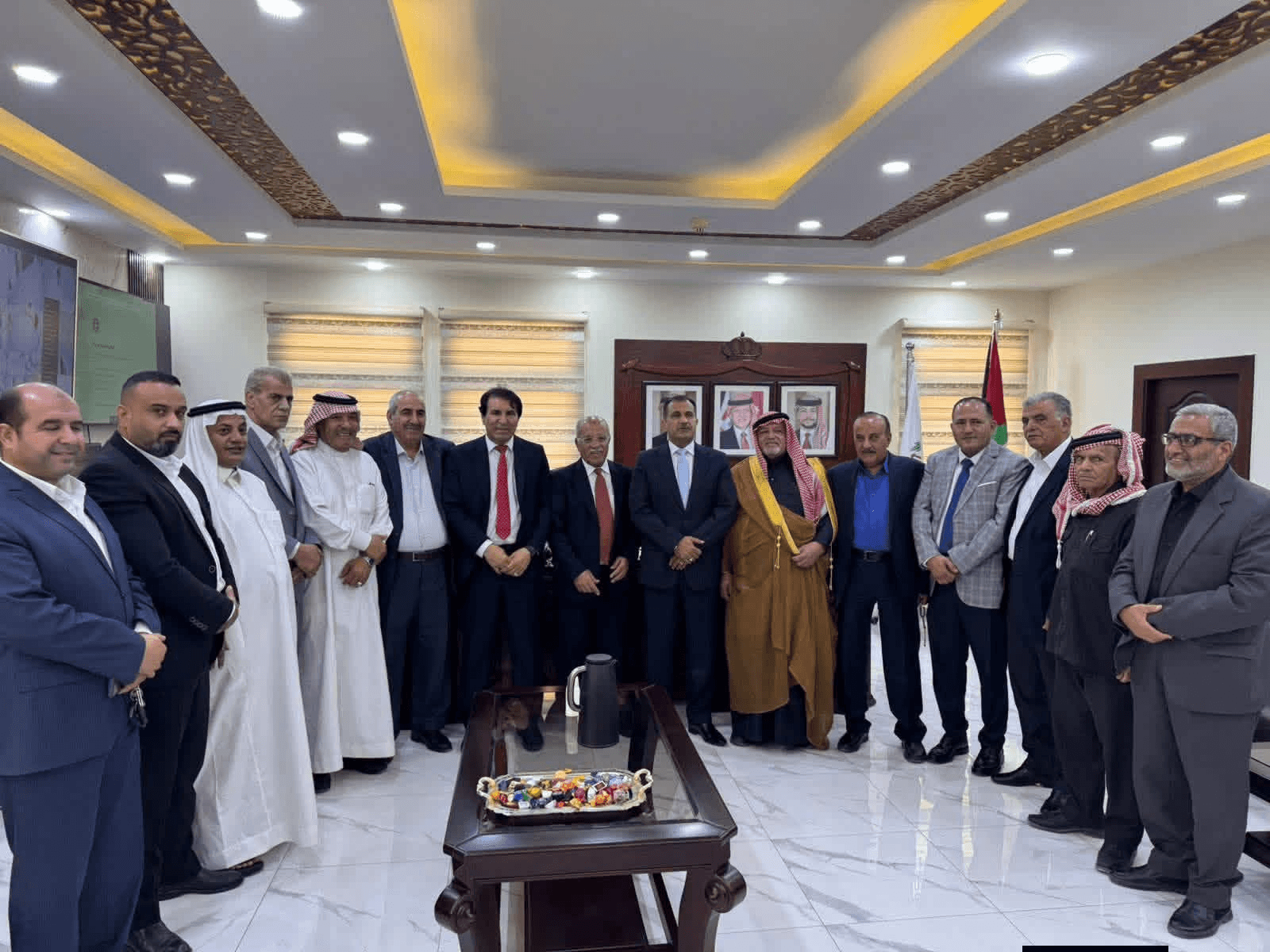 شيوخ ووجهاء الزيود بني حسن يهنئون محافظ الزرقاء