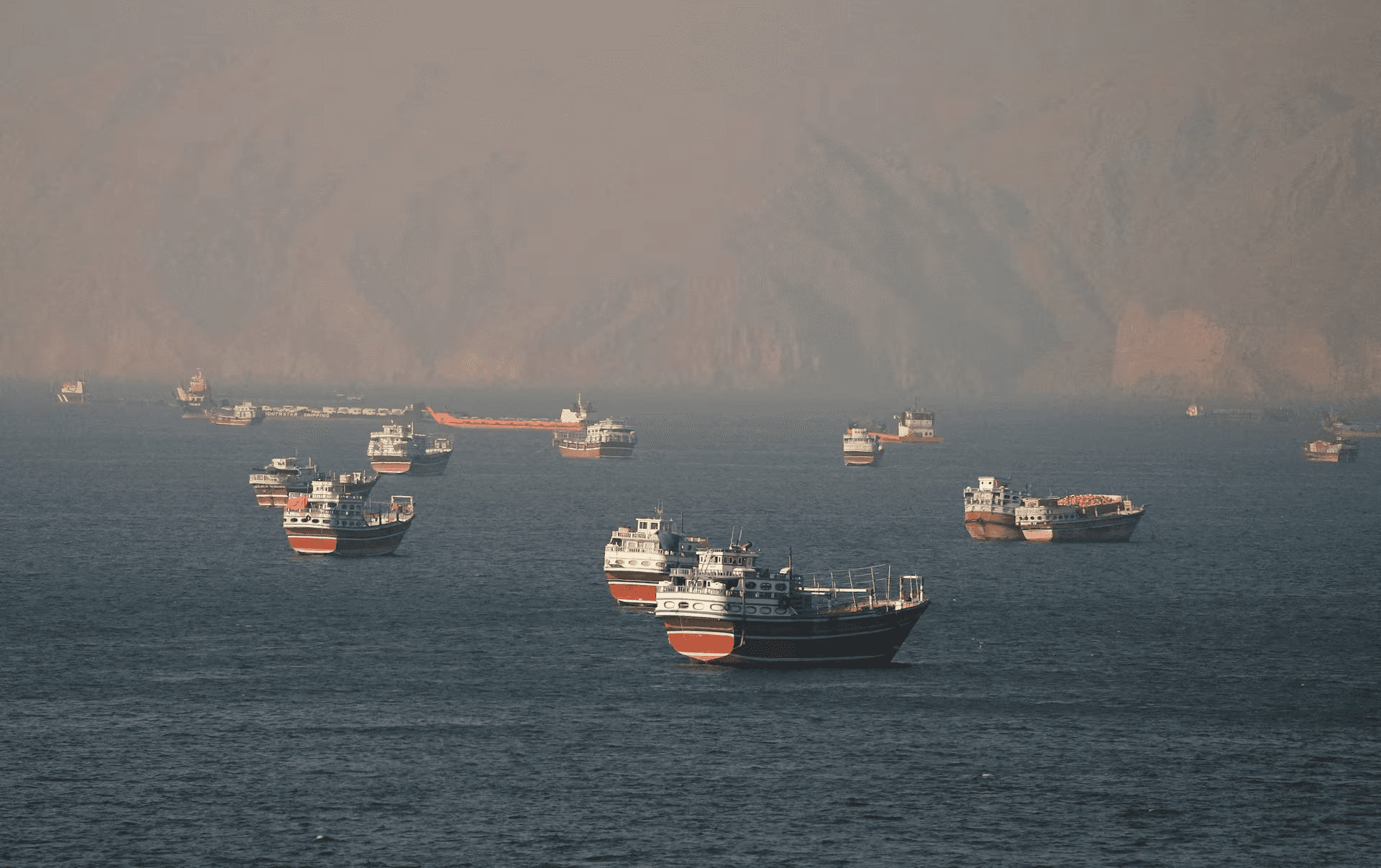 إيران تعلن إغلاق مضيق هرمز