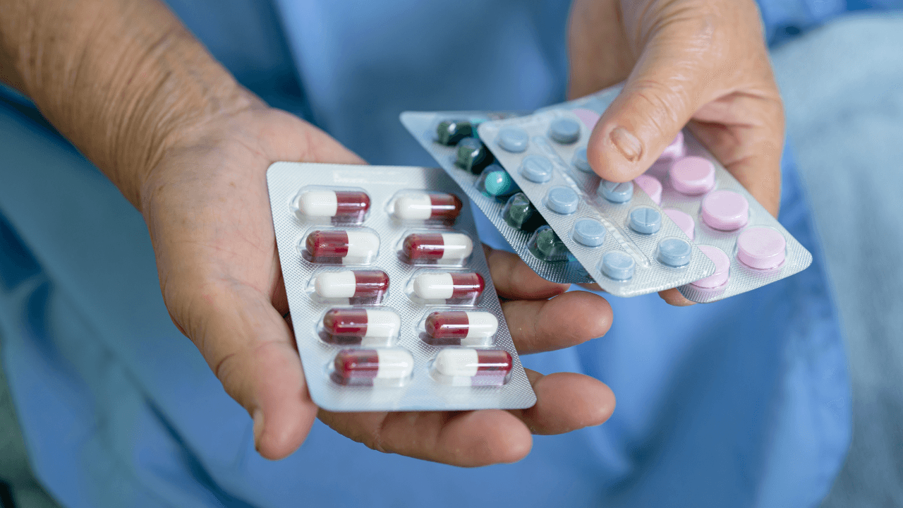 تطبيق حكيمي يتجاوز 900 ألف مستخدم نشط وخدمة توصيل الأدوية استفاد منها 145 ألف مواطن