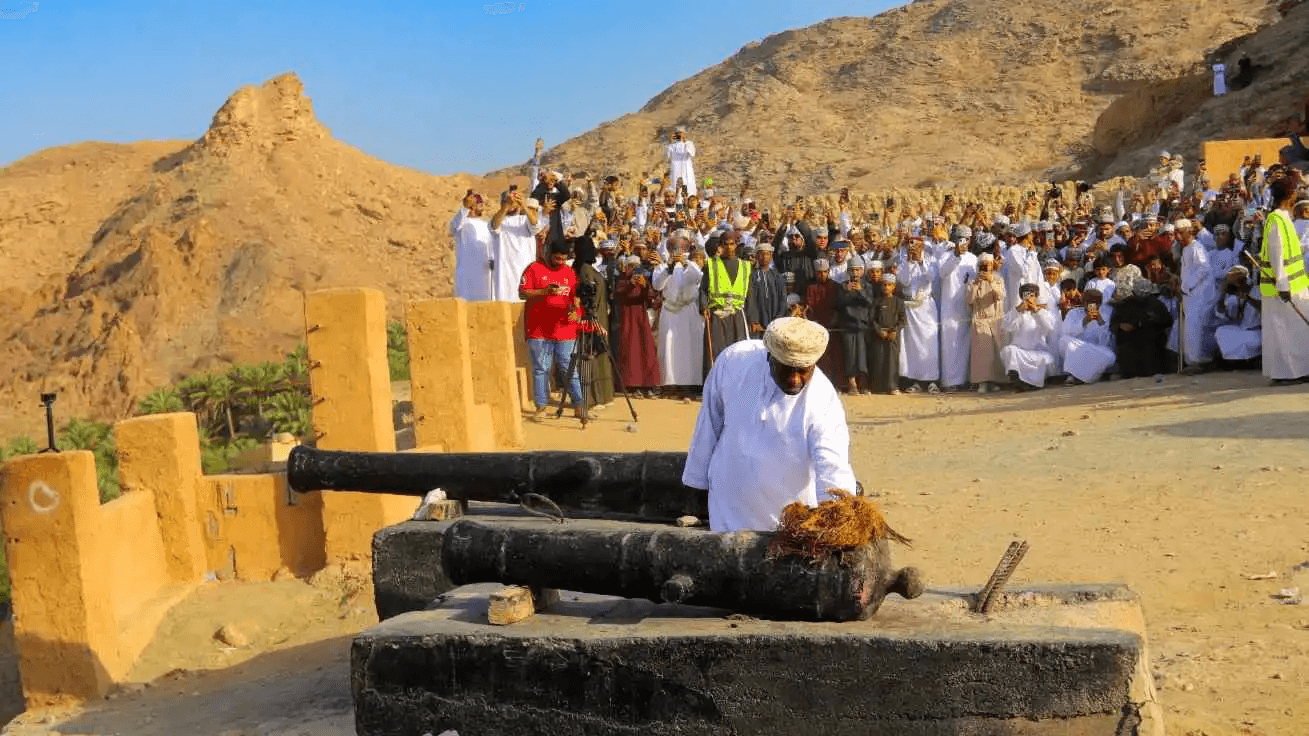 مدفع العيد في عُمان.. تقليد متوارث يعلن ختام الاحتفالات