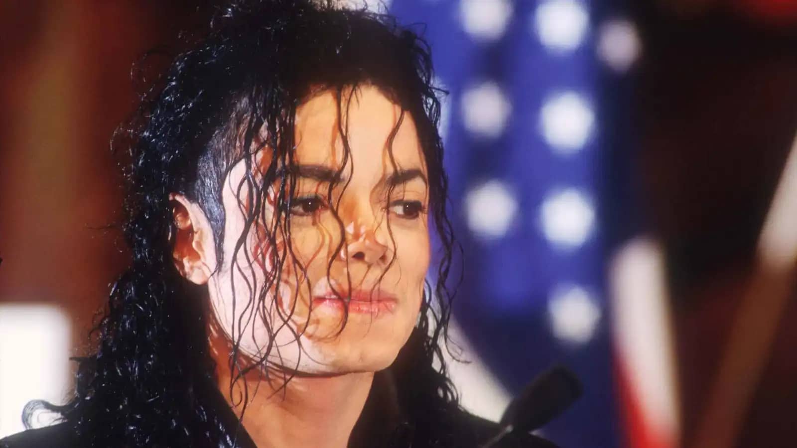 "طعام متعفن وتماثيل غريبة".. الكشف عن أسرار غرفة نوم مايكل جاكسون