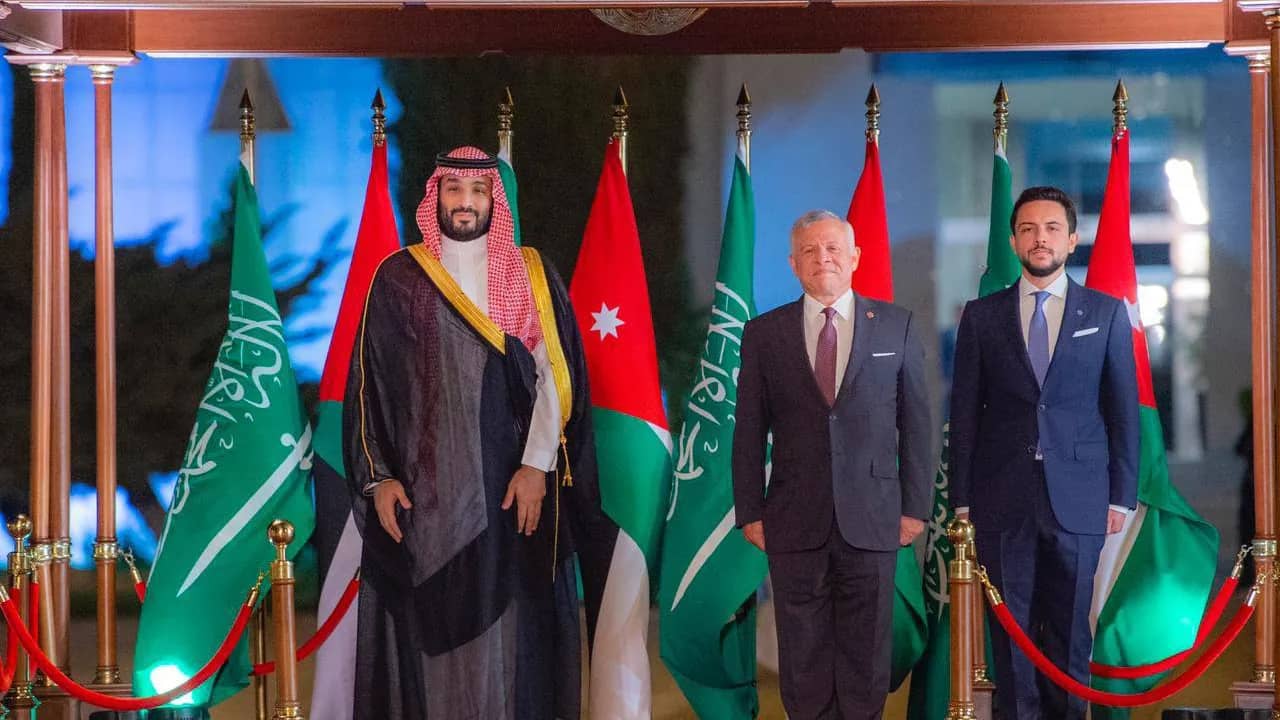 الملك يعزي ولي العهد السعودي هاتفيا بضحايا الاعتداءات على السعودية