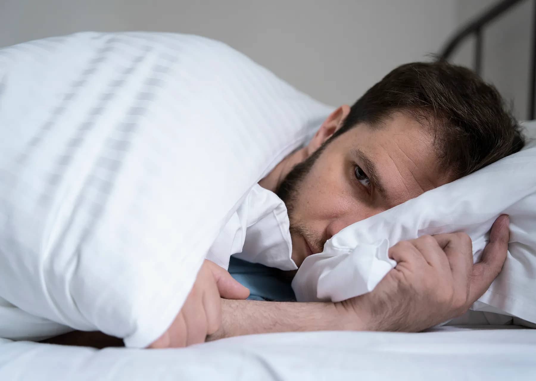 خبراء: الاستيقاظ لنصف ساعة ليلاً "غسيل للدماغ" وحماية للقلب من الجلطات