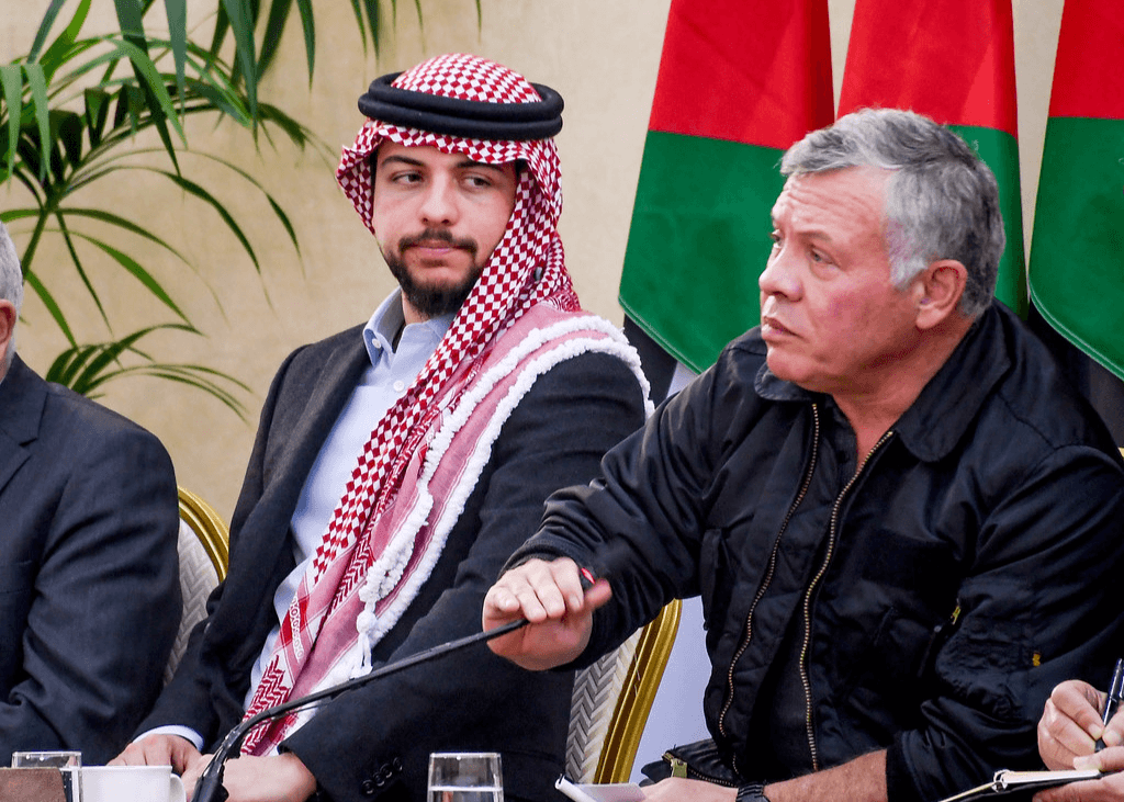 "أنا من أردن العز".. ولي العهد يتفاعل مع رسالة الملك في عيد الاستقلال