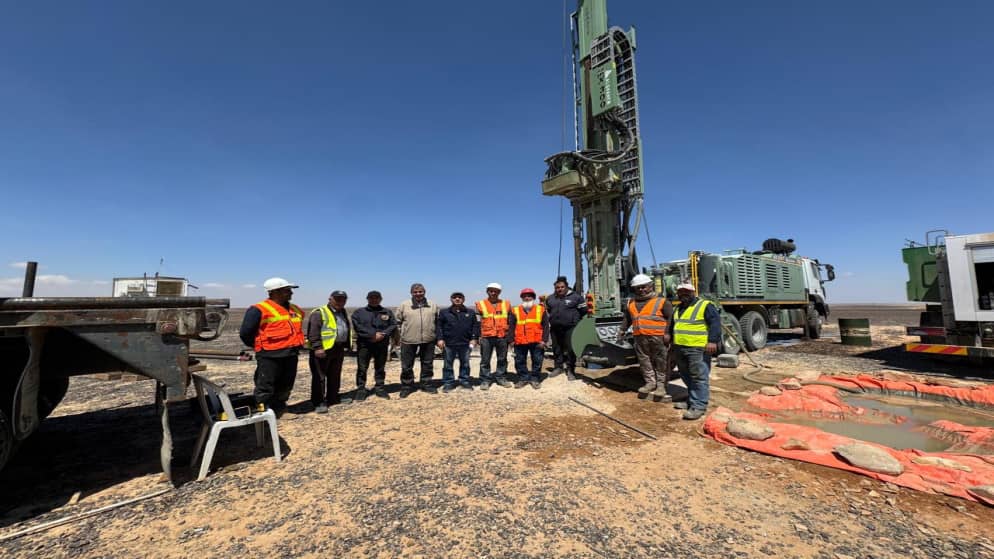 الخرابشة يتفقد مشاريع التنقيب عن الفوسفات جنوب الأردن: