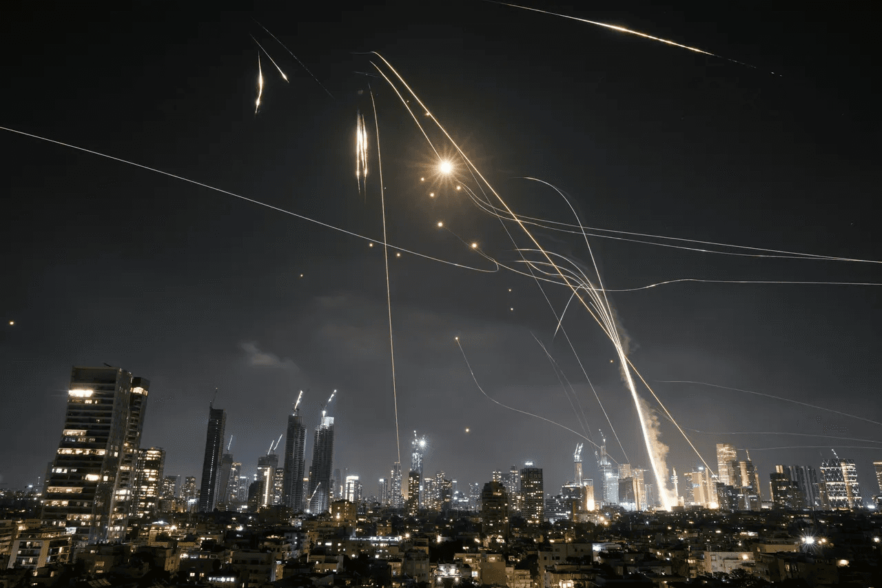 تحديث مستمر.. تجدد القصف الإيراني على فلسطين المحتلة