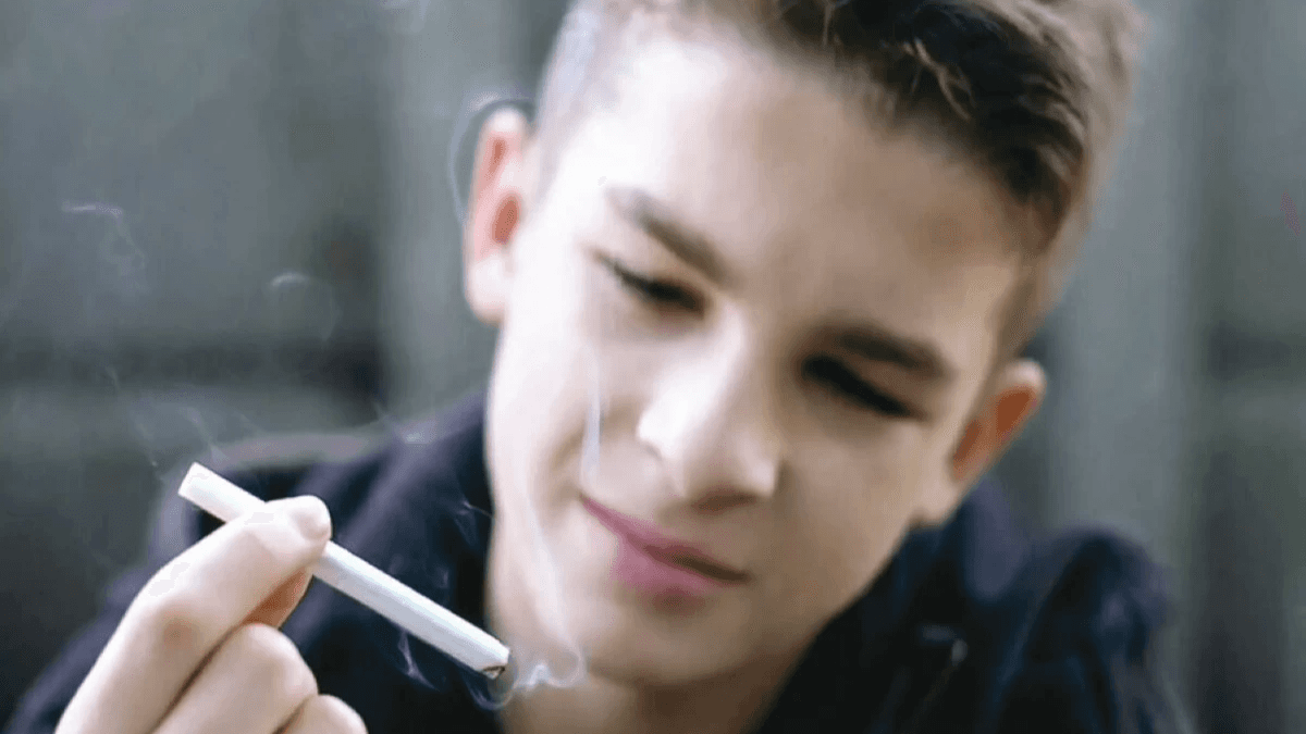 "الصحة": بدء تفعيل حظر بيع التبغ لمن هم دون سن 18 الاثنين