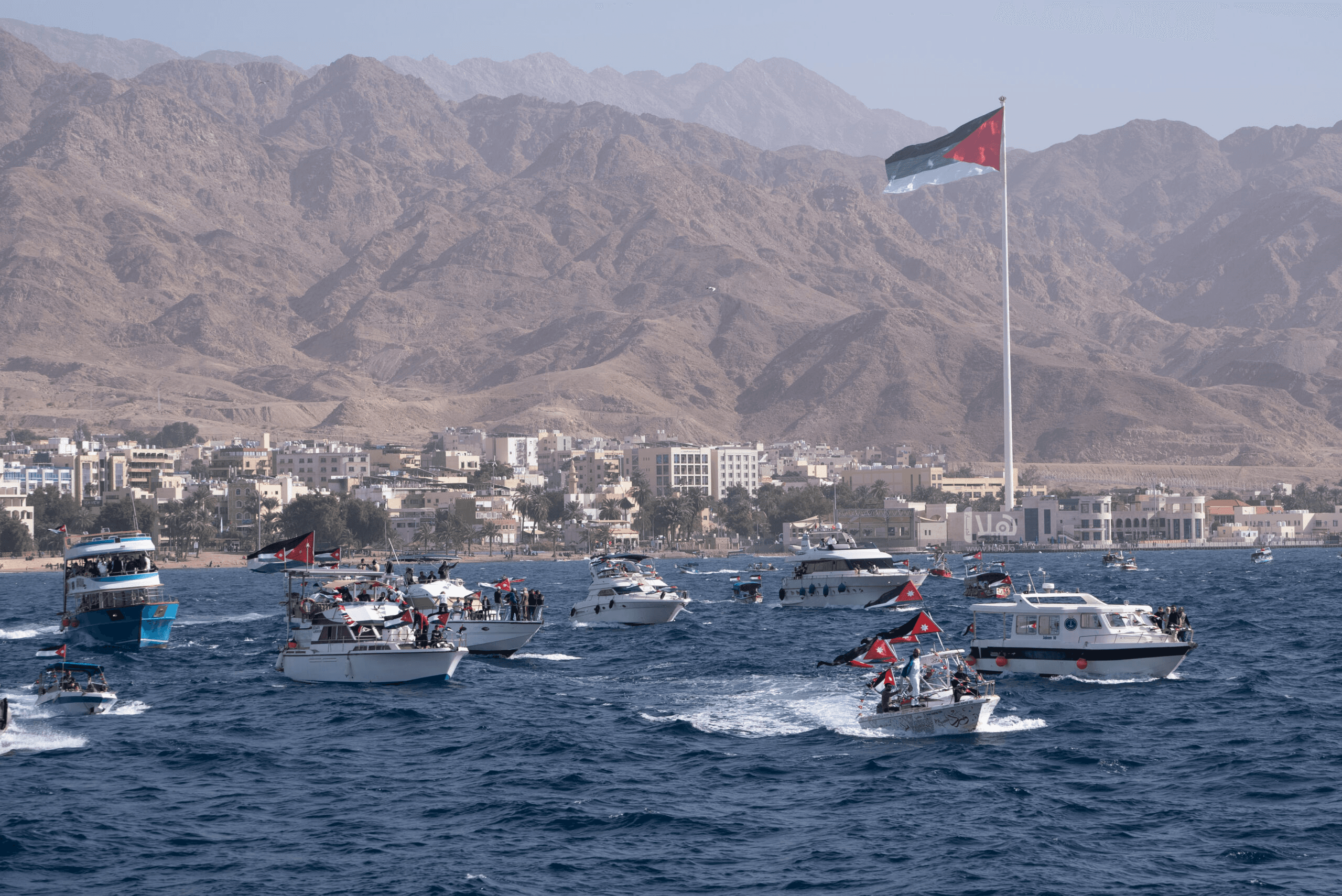 إخلاء ميناء العقبة احترازياً إثر تسرب غاز الأمونيا