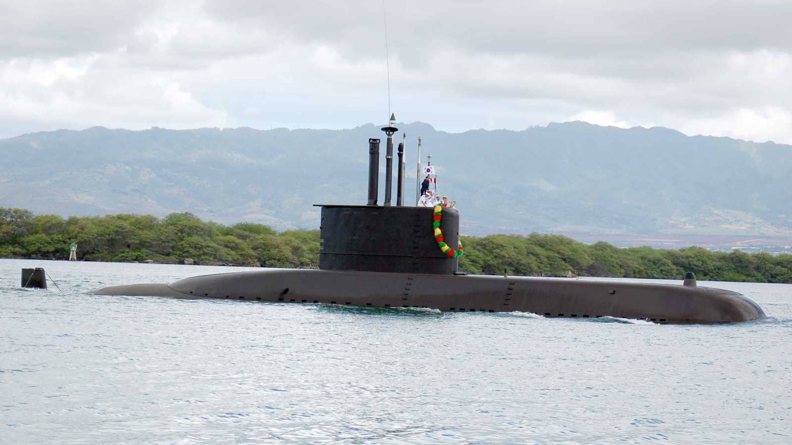 أول غواصة في تاريخ كوريا الجنوبية تخرج من الخدمة