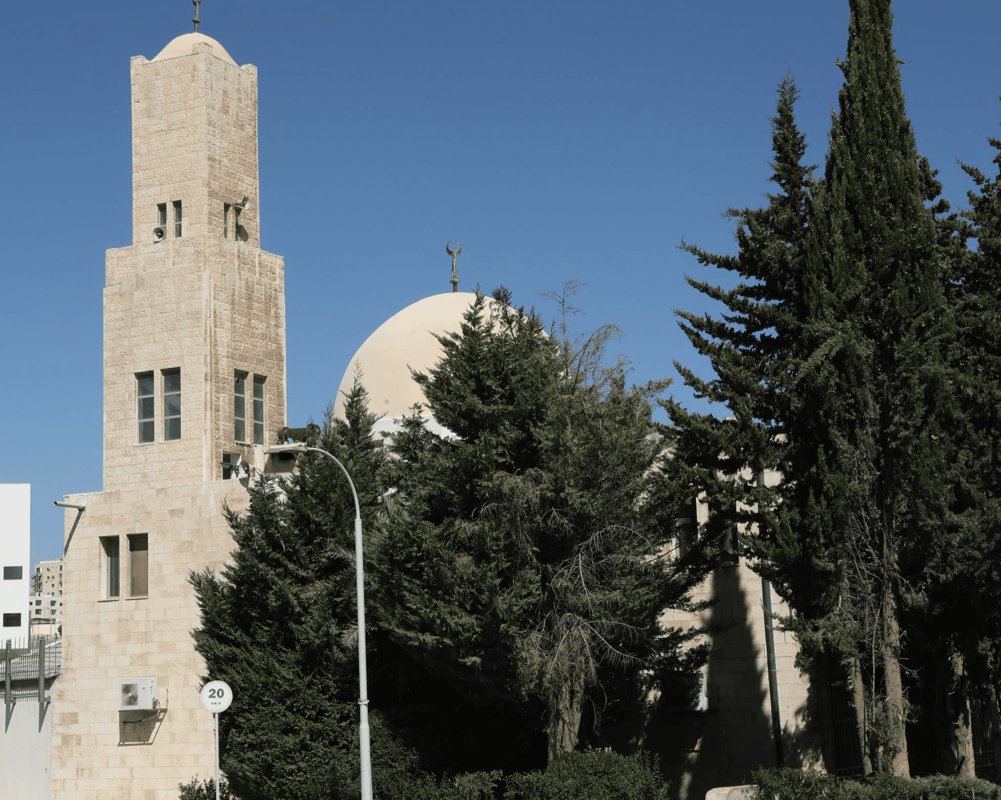 جامعة العلوم التطبيقية: مستعدون لتحمل تكاليف إعادة بناء المسجد بعد ثبوت عدم جدوى صيانته