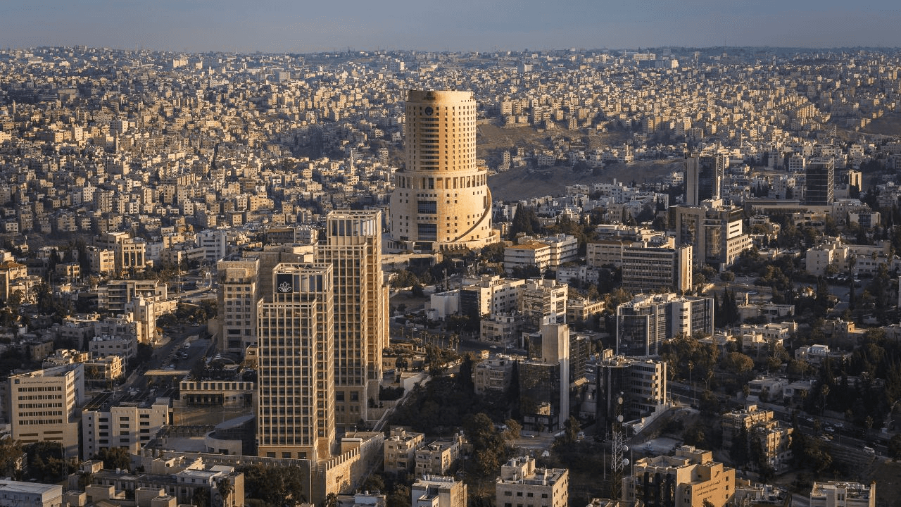 هل يختلف "الملكية العقارية" عن قانون الأبنية المسحوب؟