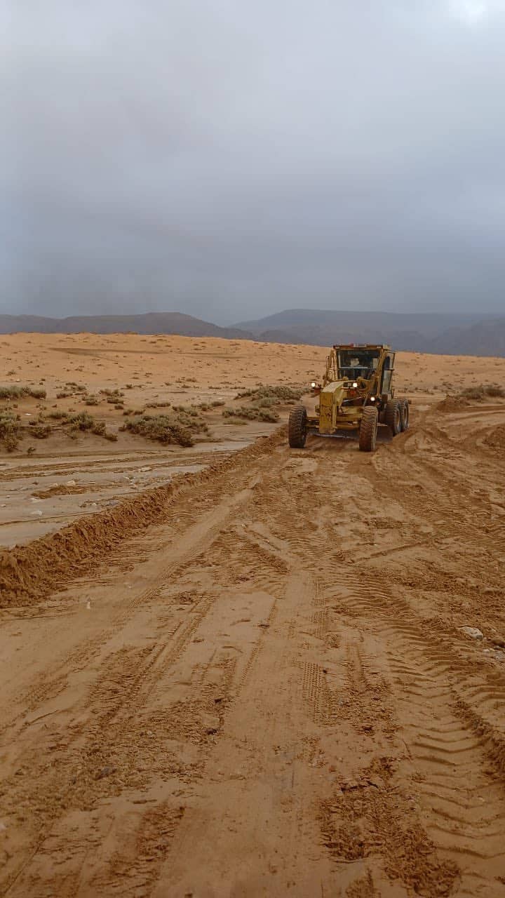 "الأشغال": التعامل مع 46 بلاغًا خلال المنخفض وتنفيذ صيانة عاجلة للطرق