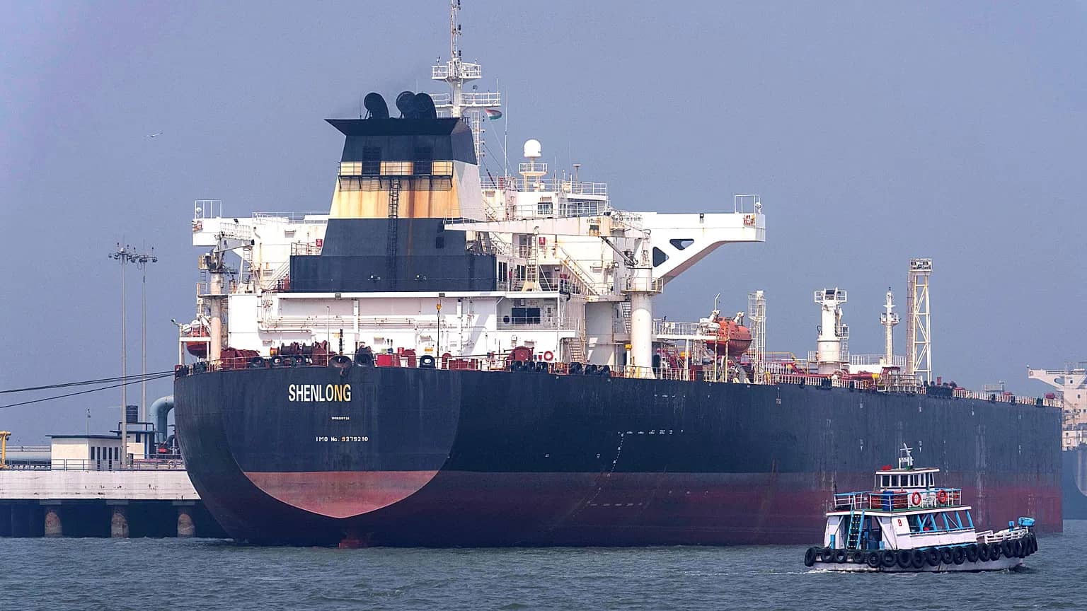 بهوية معلنة.. بيانات تعقب الملاحة تكشف نجاح عبور سفينة حاويات لمضيق هرمز