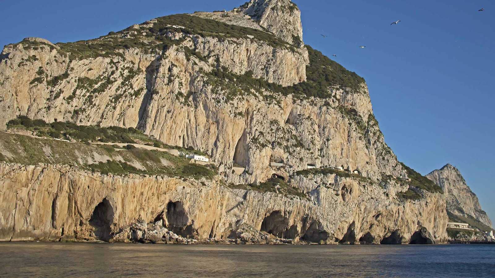 كهف مغلق منذ 40 ألف عام قد يعيد كتابة تاريخ البشرية