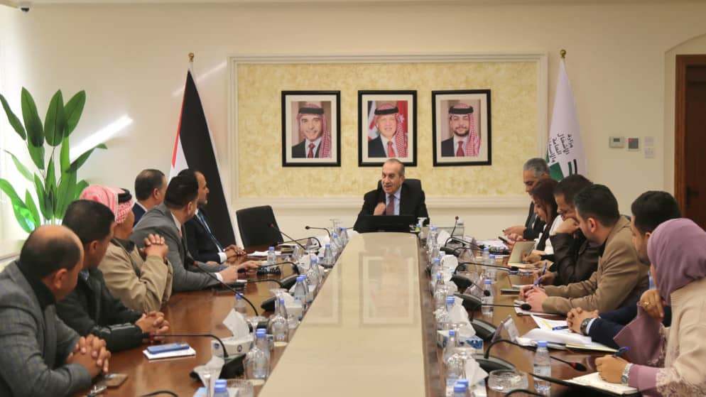 وزير الأشغال: لجنة فنية مشتركة لحصر أضرار المنخفضات على الطرق الزراعية بمأدبا ووضع حلول جذرية لها