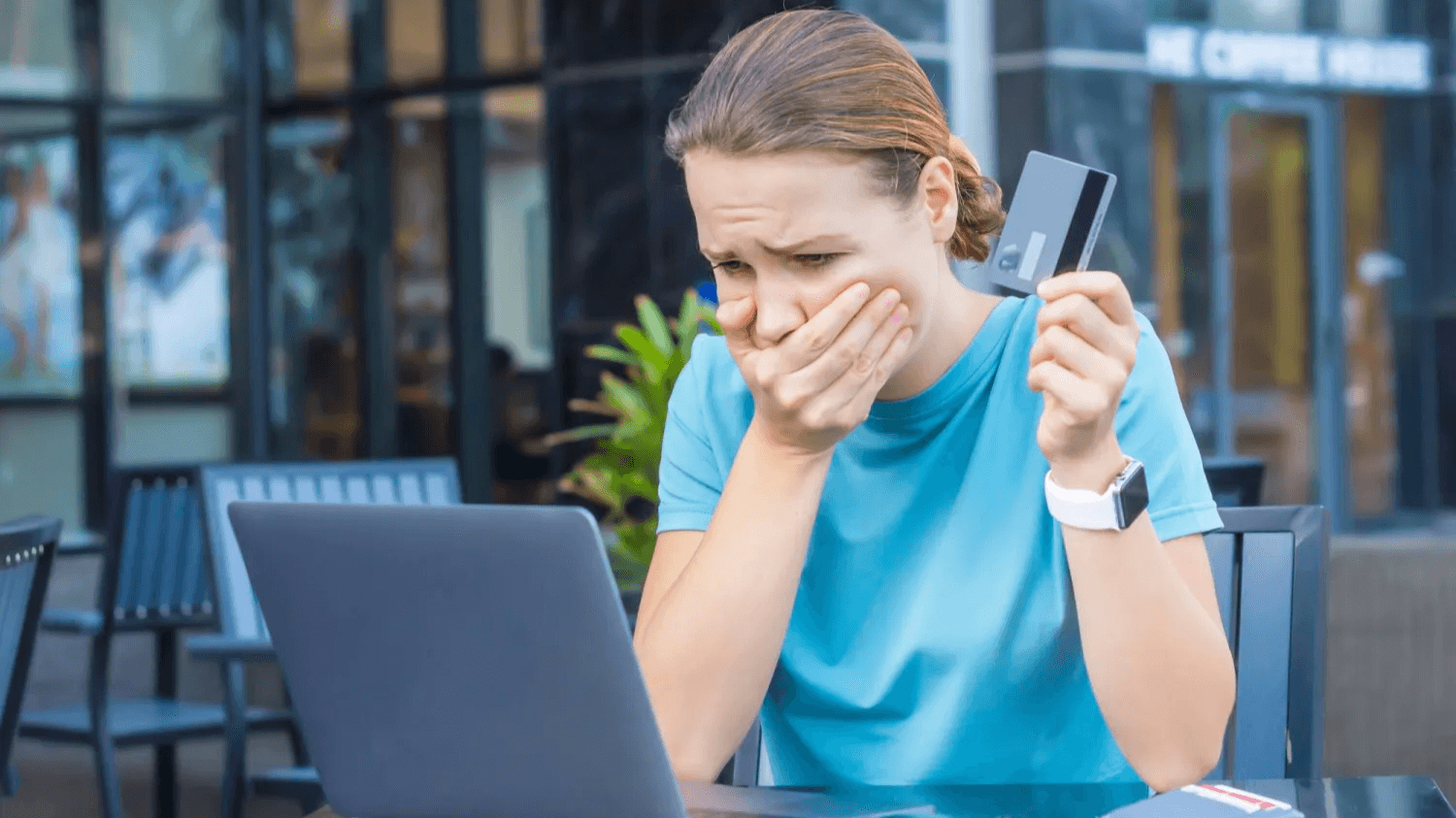 الجرائم الإلكترونية تحذر من منتحلي الصفات الأمنية بهدف سرقة الحسابات والأرصدة المالية