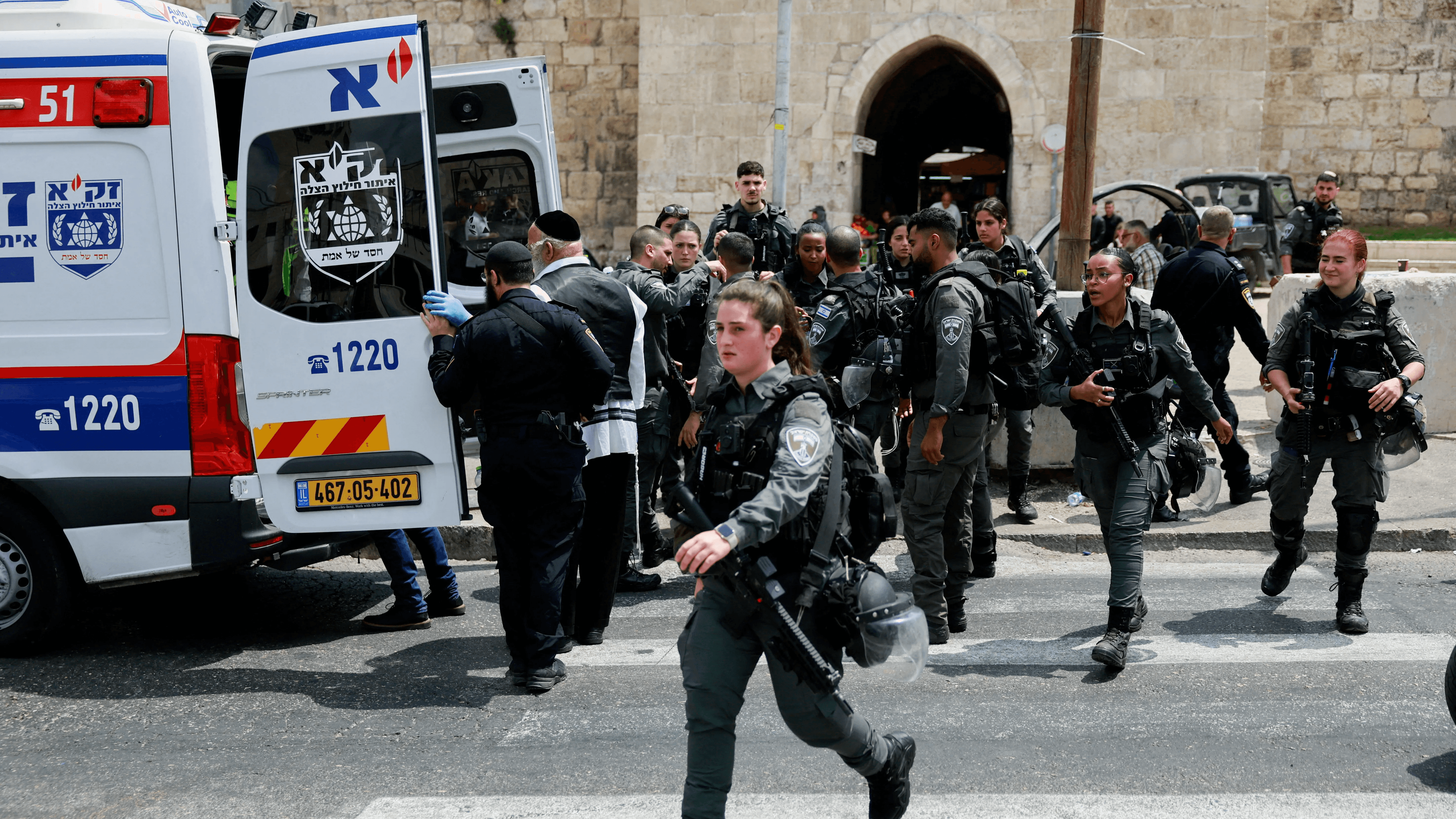إصابة مستوطن بعملية طعن في منطقة العوجا بالضفة الغربية