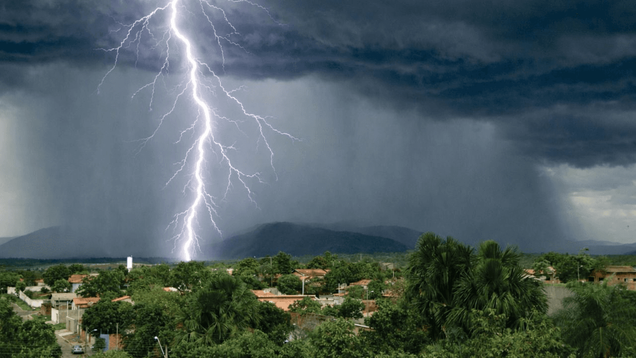 زخات متفرقة من المطر مصحوبة بالرعد في بعض المناطق في الأردن