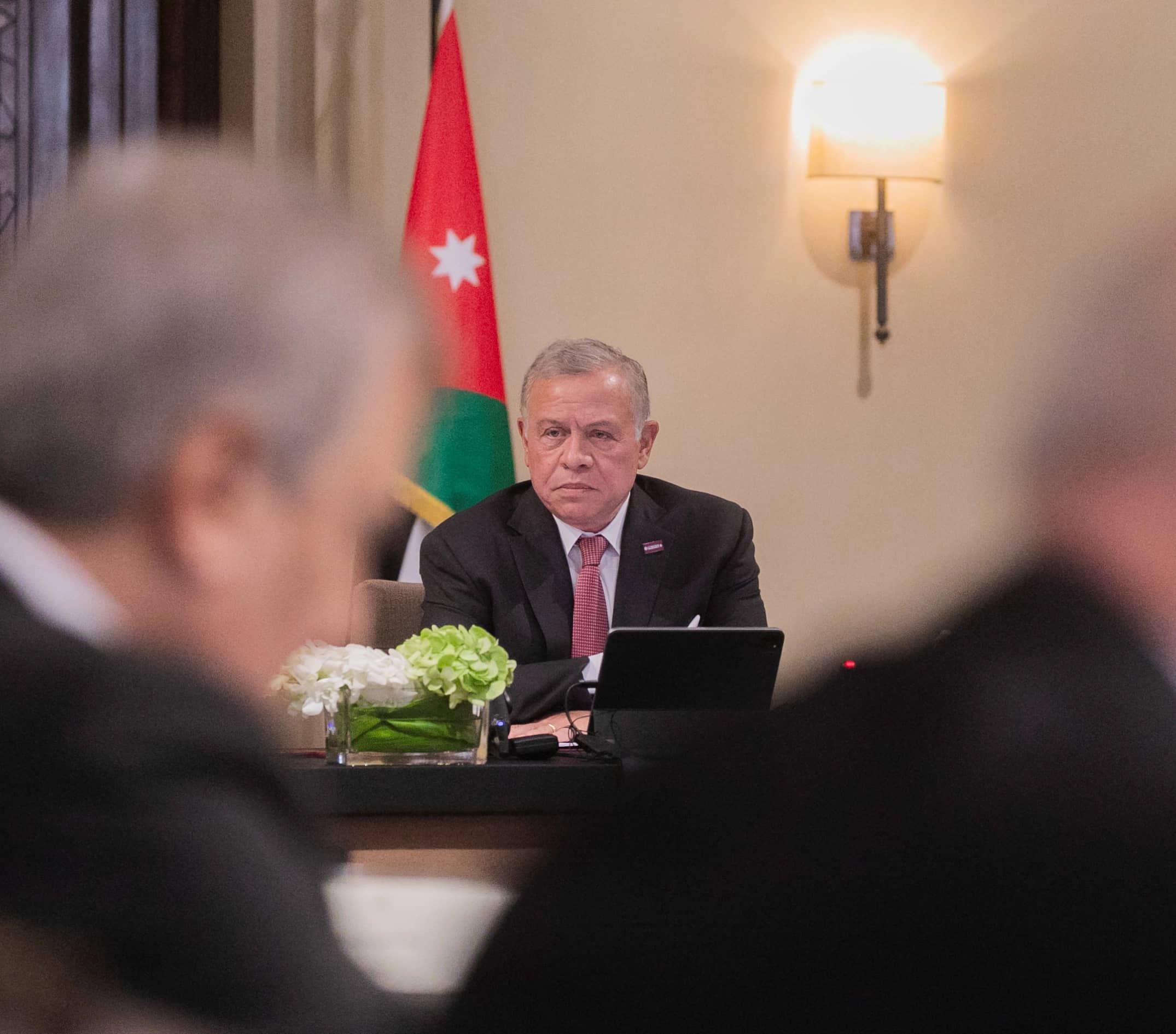 الملك يبحث هاتفيا مع ملك البحرين وسلطان عُمان التصعيد الإقليمي الخطير