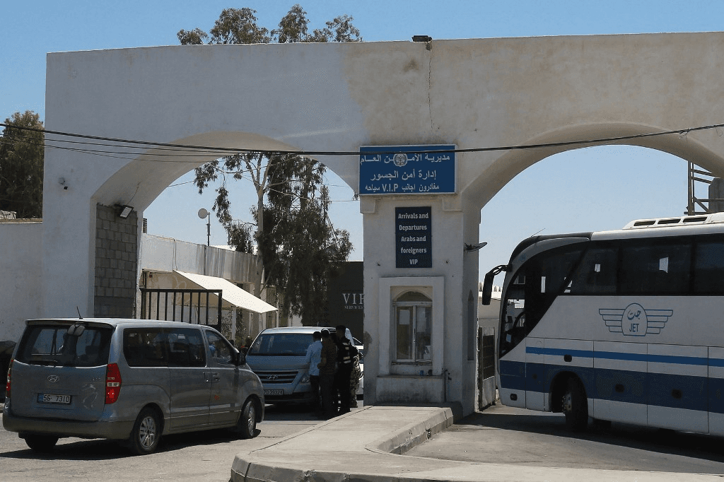 الداخلية: الأردن لا يغلق جسر الملك حسين حتى عبور آخر مسافر يسمح له الجانب الآخر بالدخول