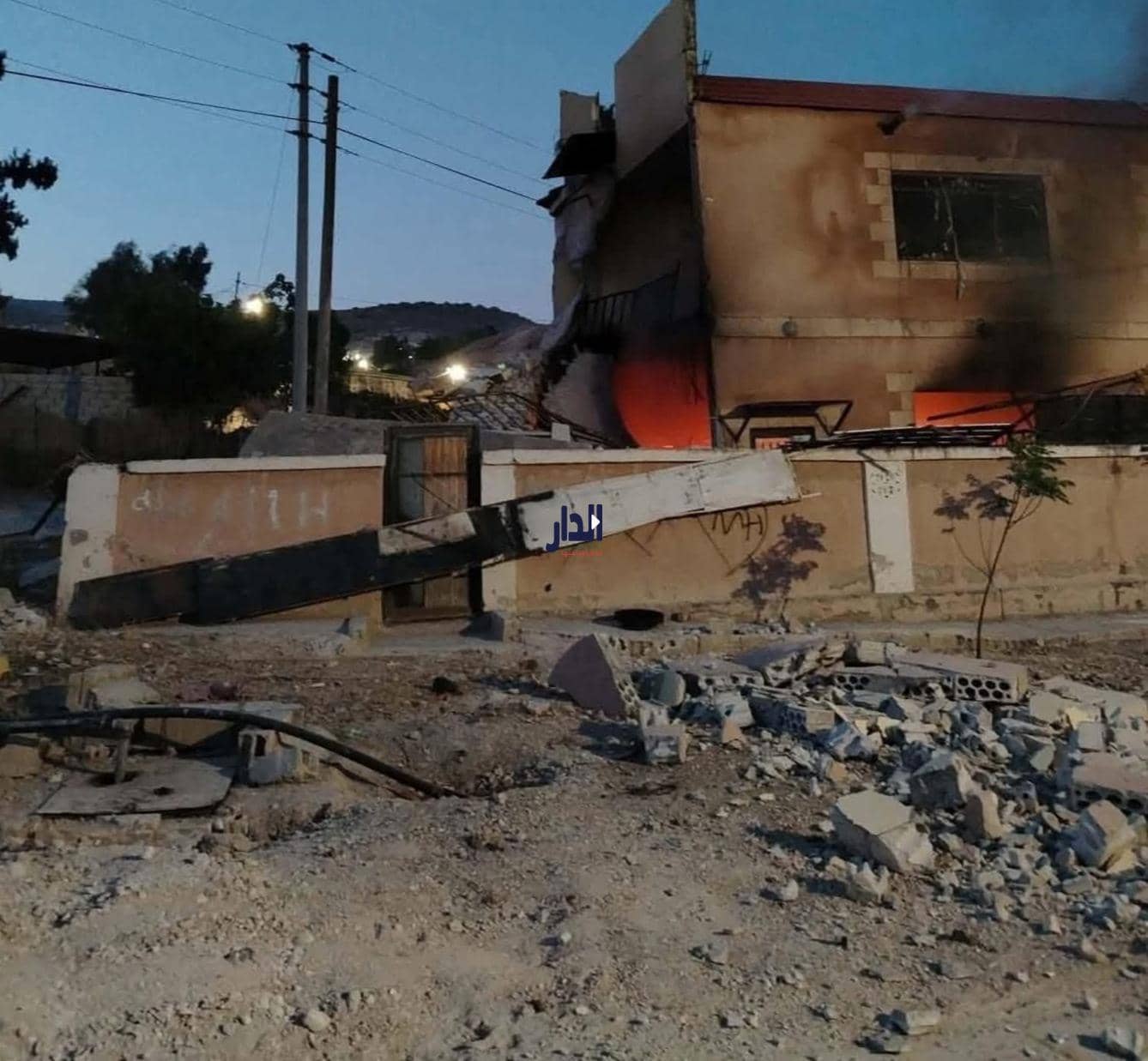أقوى من حرارة الشمس.. كشف خطورة 'العصف الوميضي' الذي هدم جدران شاليه الشونة.. فيديو
