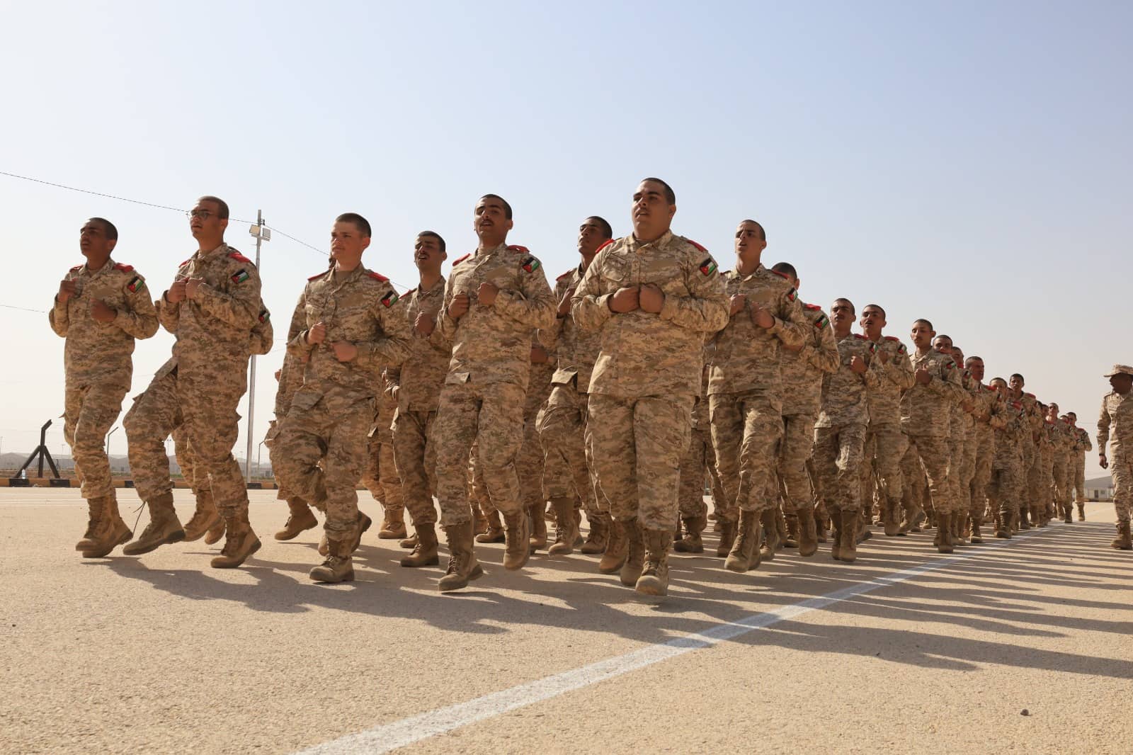 البدء بفتح حسابات بنكية وتوزيع بطاقات الصراف الآلي لمكلفي خدمة العلم