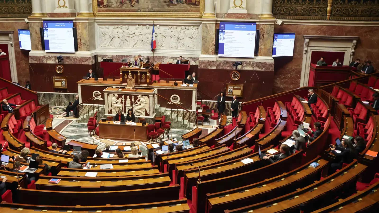 قانون جديد في فرنسا لحماية الأطفال على منصات التواصل الاجتماعي