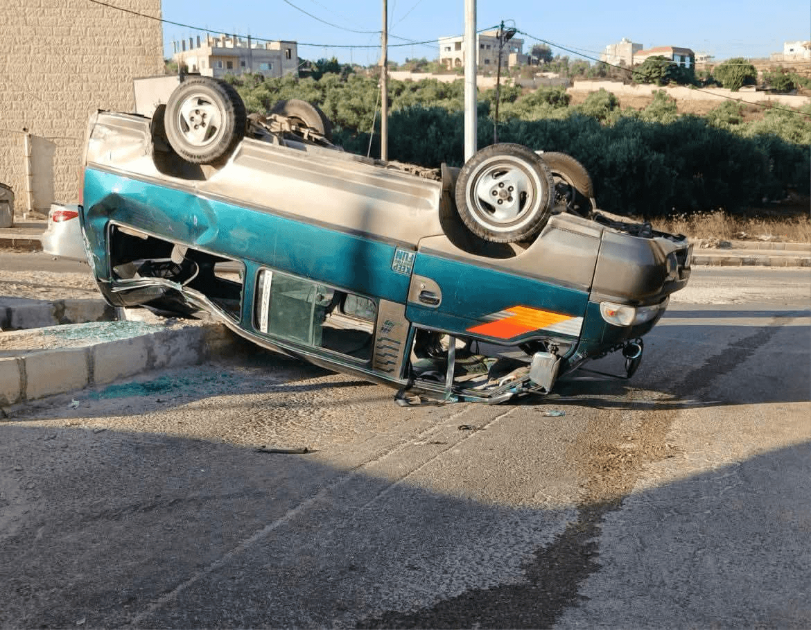 9 إصابات بانقلاب حافلة طلاب في لواء بني كنانة