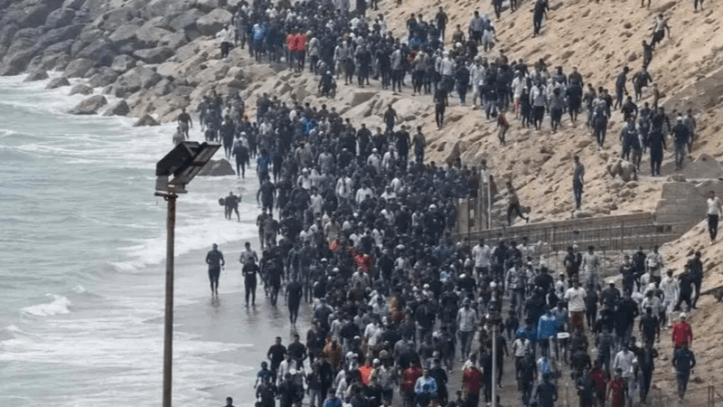 البحر يلفظ جثامين مهاجرين مغاربة بعد محاولات الوصول إلى سبتة الإسبانية