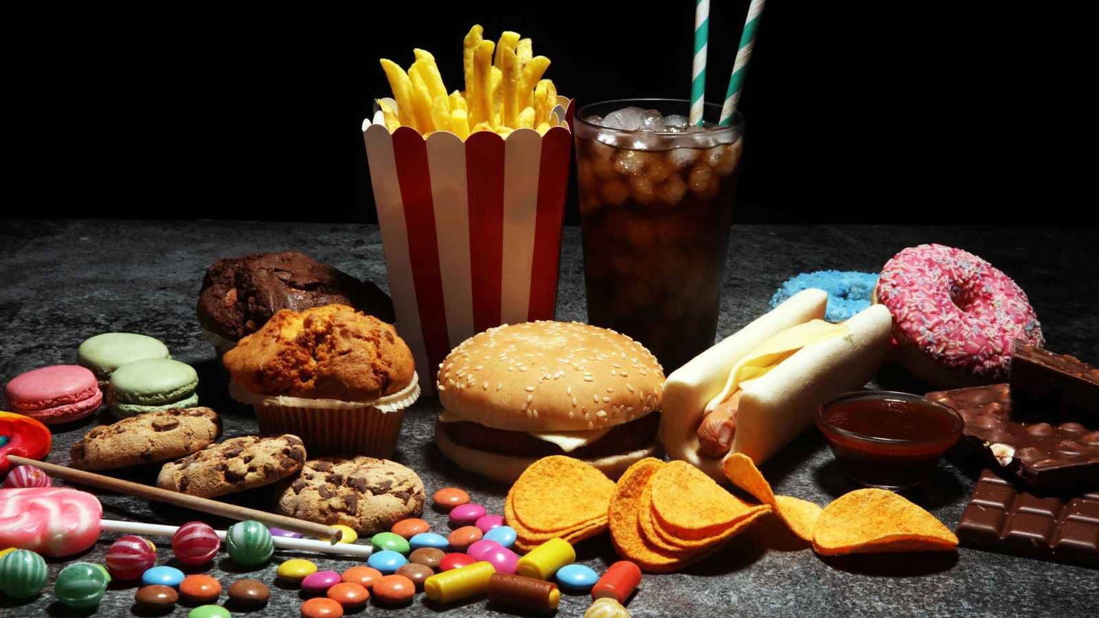 هل أصبحت "الأطعمة المُصنّعة" خطراً يوازي التدخين؟