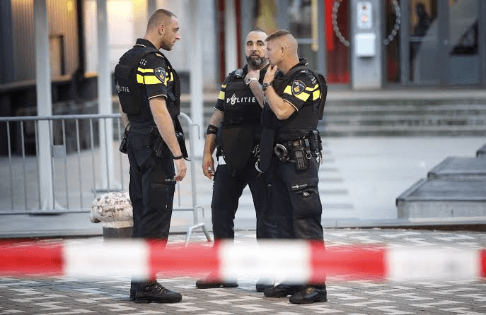 الشرطة الهولندية تحقق بانفجار مبنى أسفر عنه 7 إصابات في أمستردام