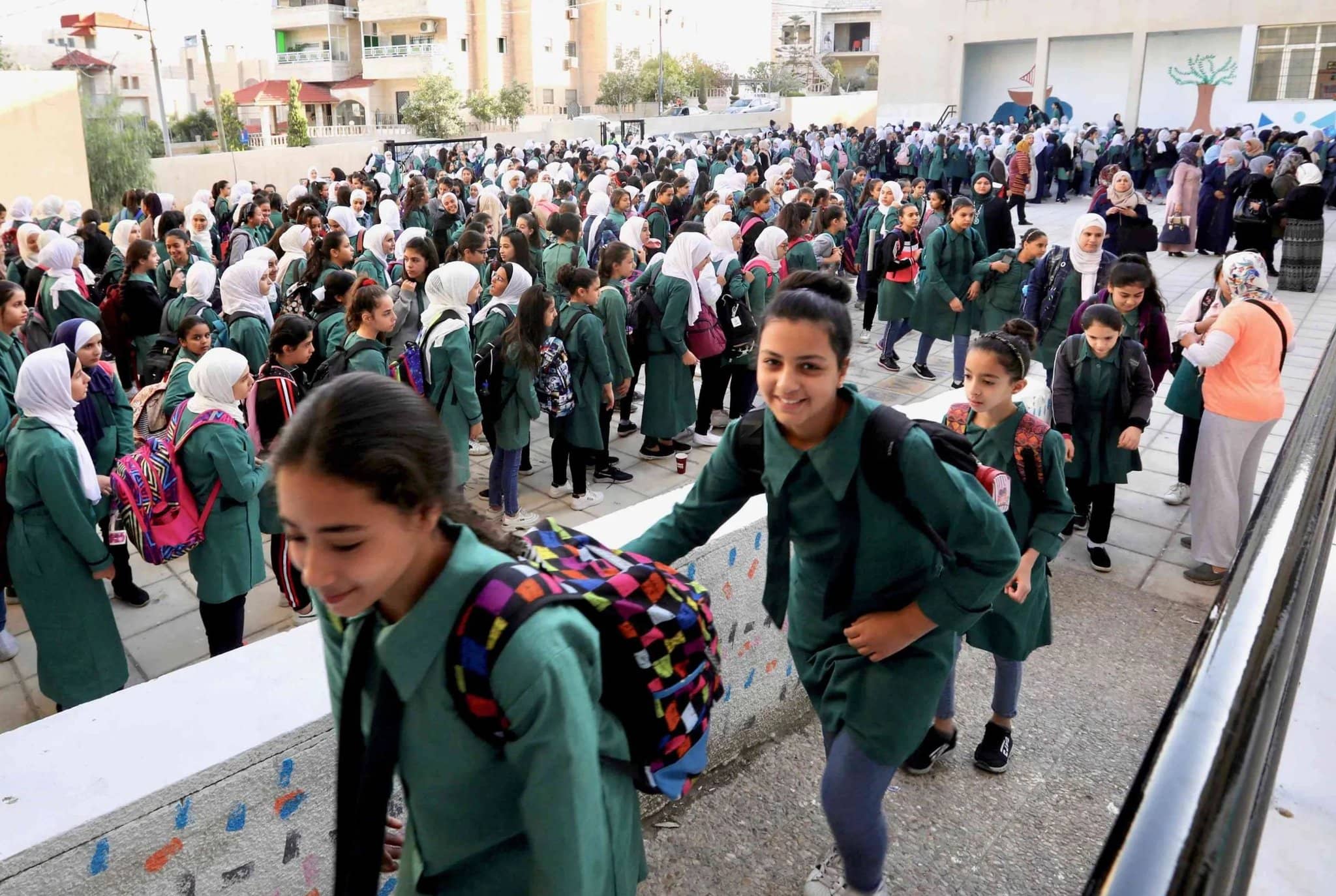 التربية تعلن عن اتفاقية لتوفير "واي فاي" في 1500 مدرسة حكومية