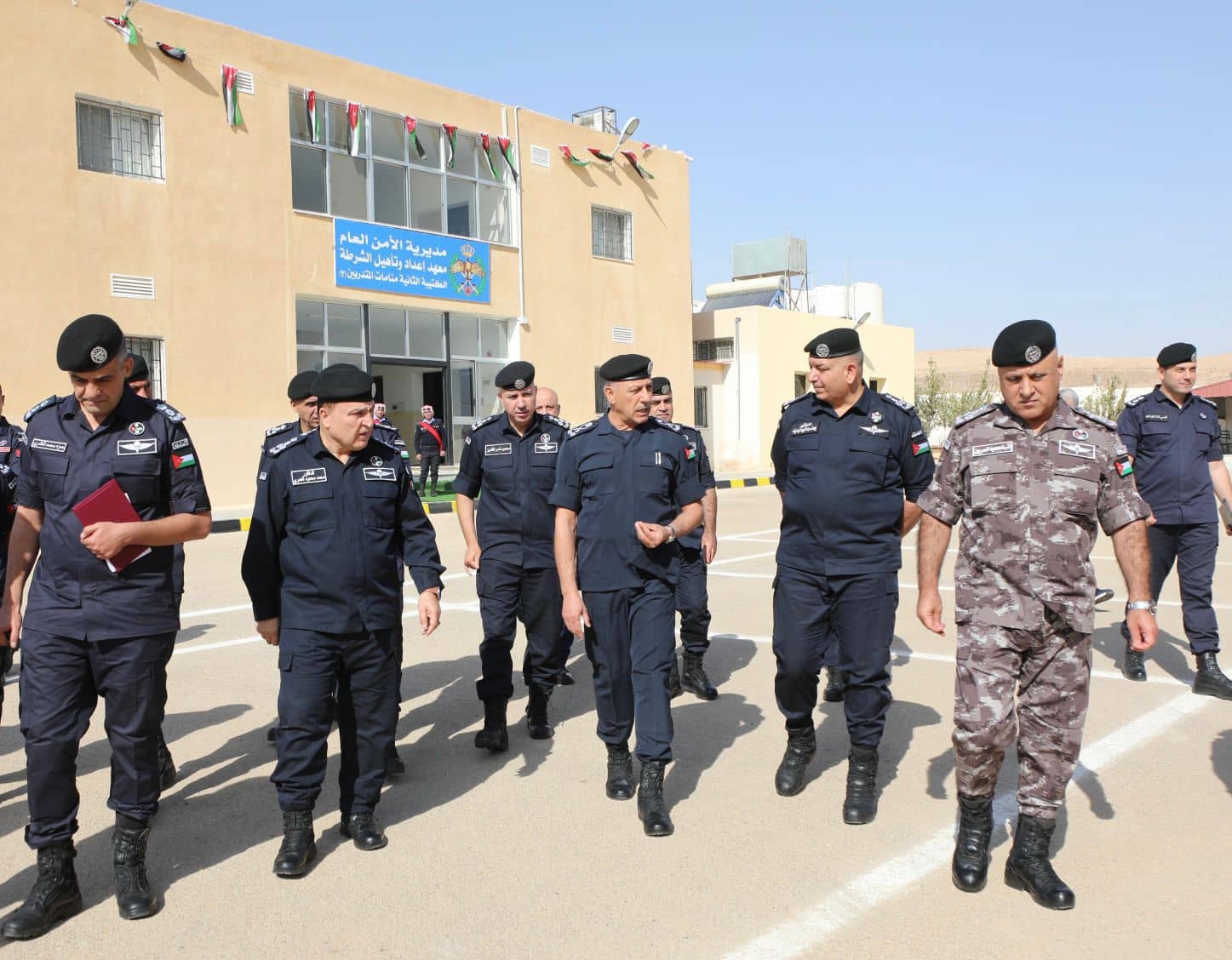 مدير الأمن العام يفتتح معهد إعداد وتأهيل الشرطة "سواقة"