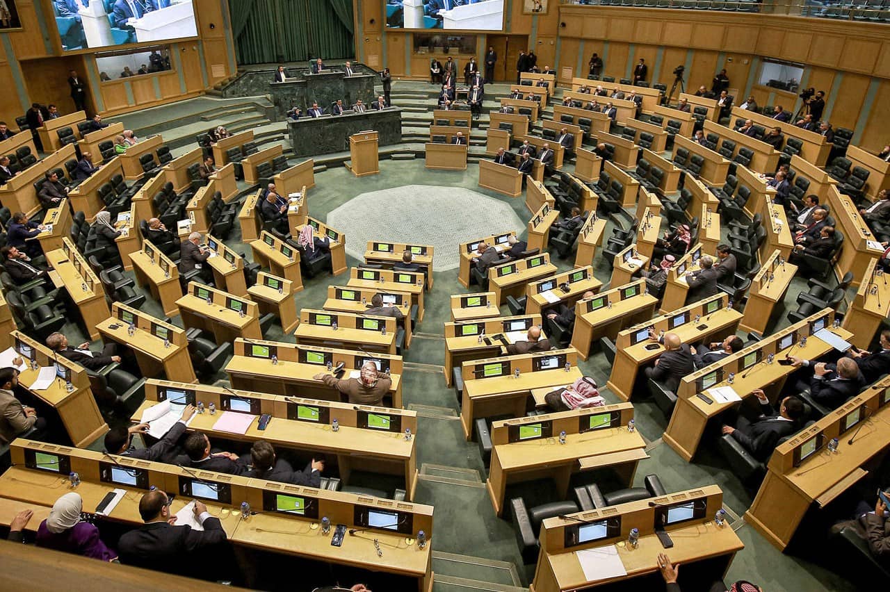 مصدر: سفريات النواب تجاوزت الملايين خلال عام واحد