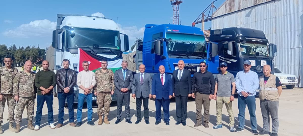 وصول القافلة الثانية من المساعدات الأردنية إلى لبنان على متن 15 شاحنة