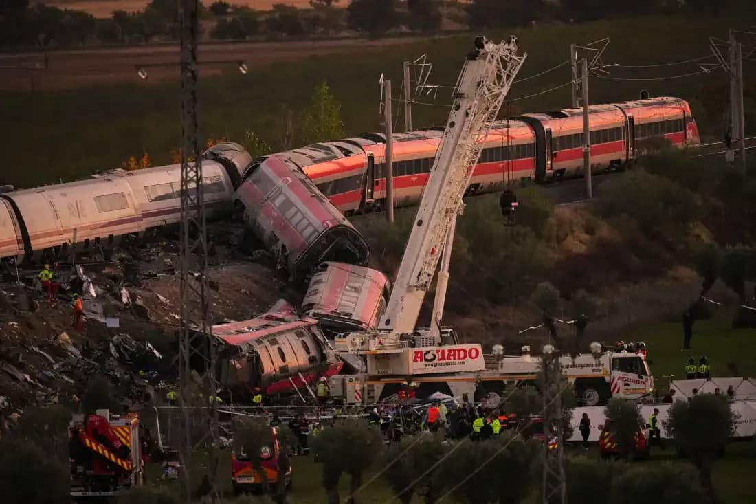 ارتفاع حصيلة قتلى تصادم قطارين في إسبانيا إلى 74