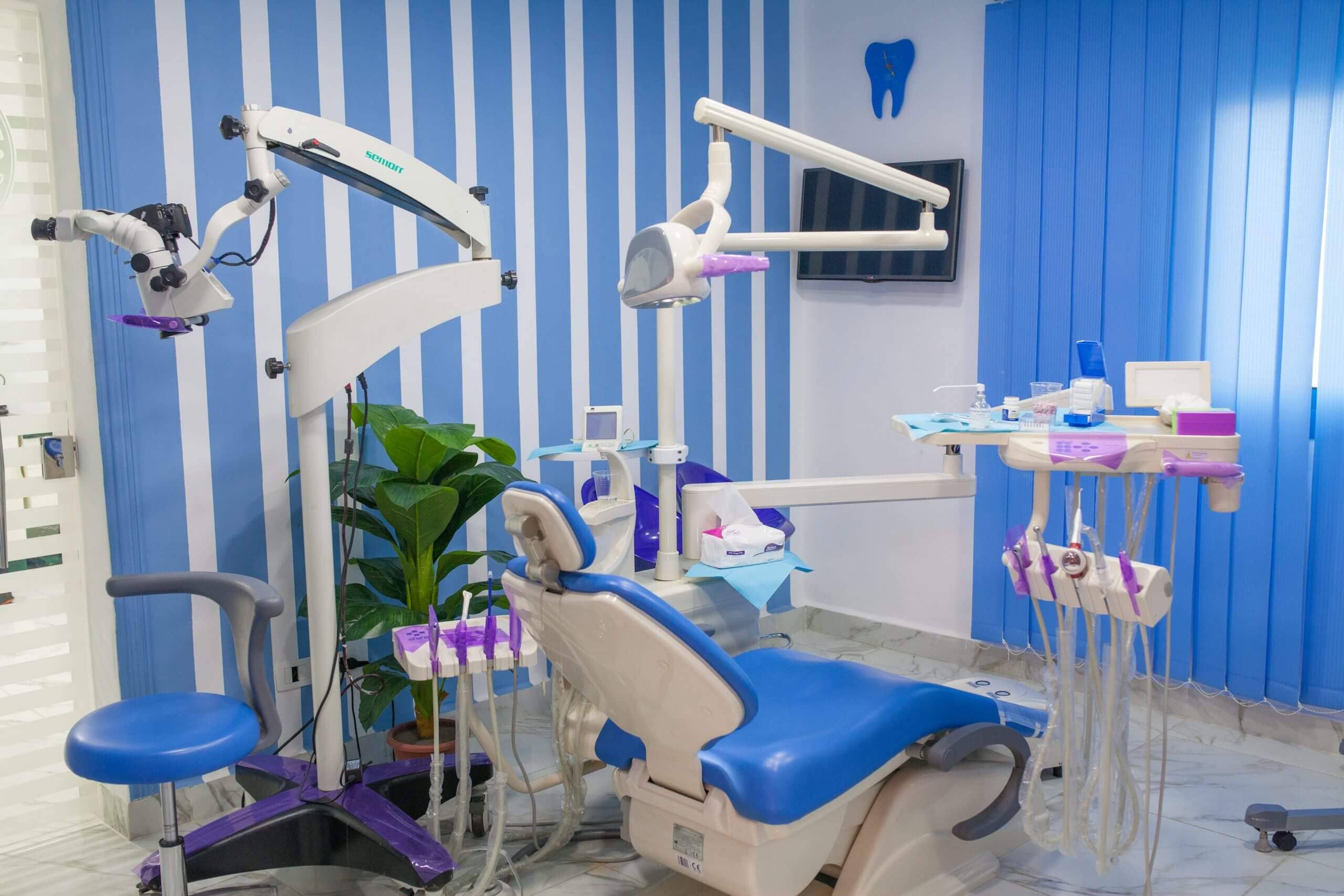 نقابة أطباء الأسنان تُحيل 25 ملفاً لمنتحلي صفة "طبيب" إلى المدعي العام وتغلق 80 عيادة