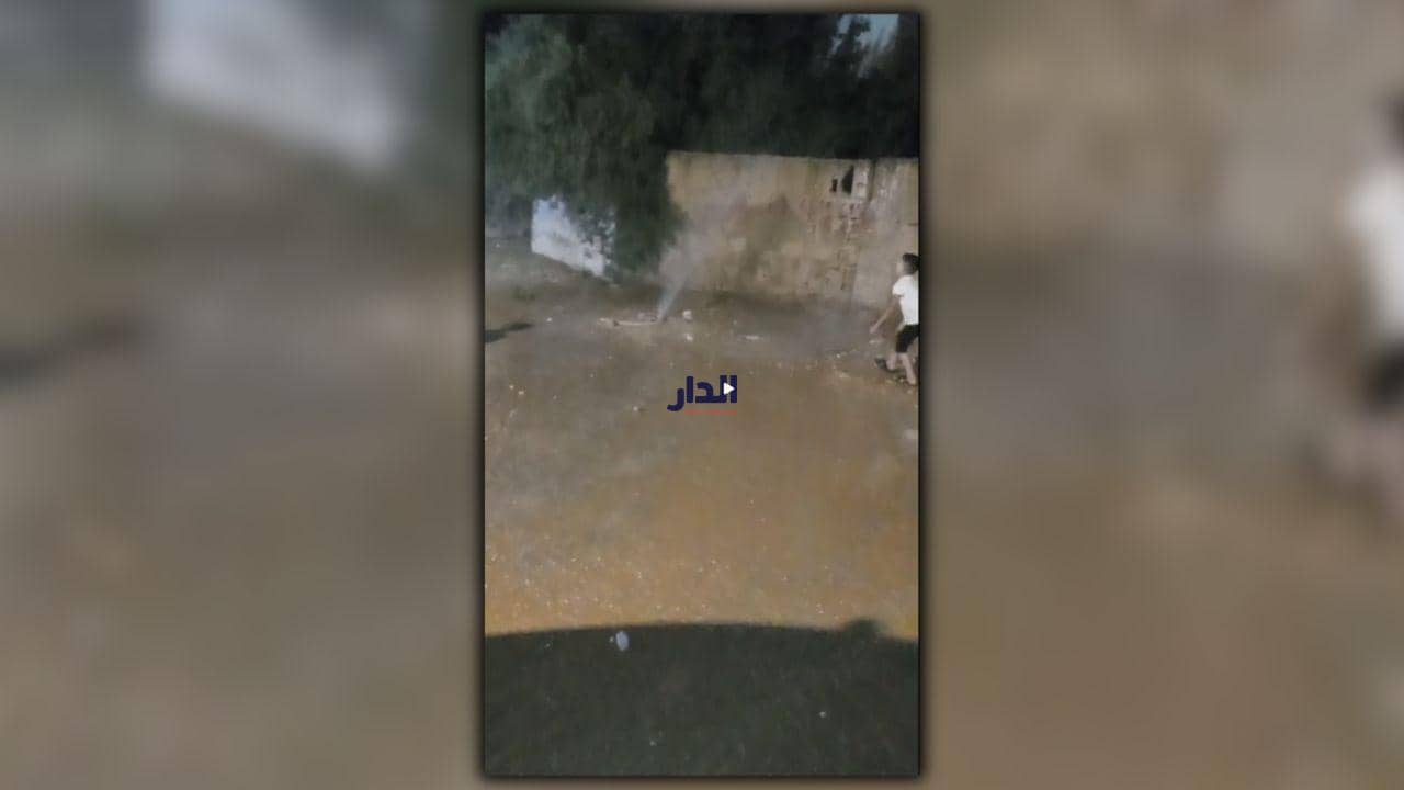 شكوى من كسر في خط مياه رئيسي في الطيبة.. فيديو