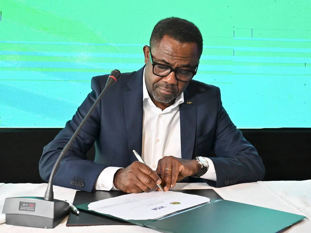 استقالة الأمين العام "للكاف" وسط اتهامات بالفساد وجدل تجريد السنغال من لقب أمم أفريقيا 2025