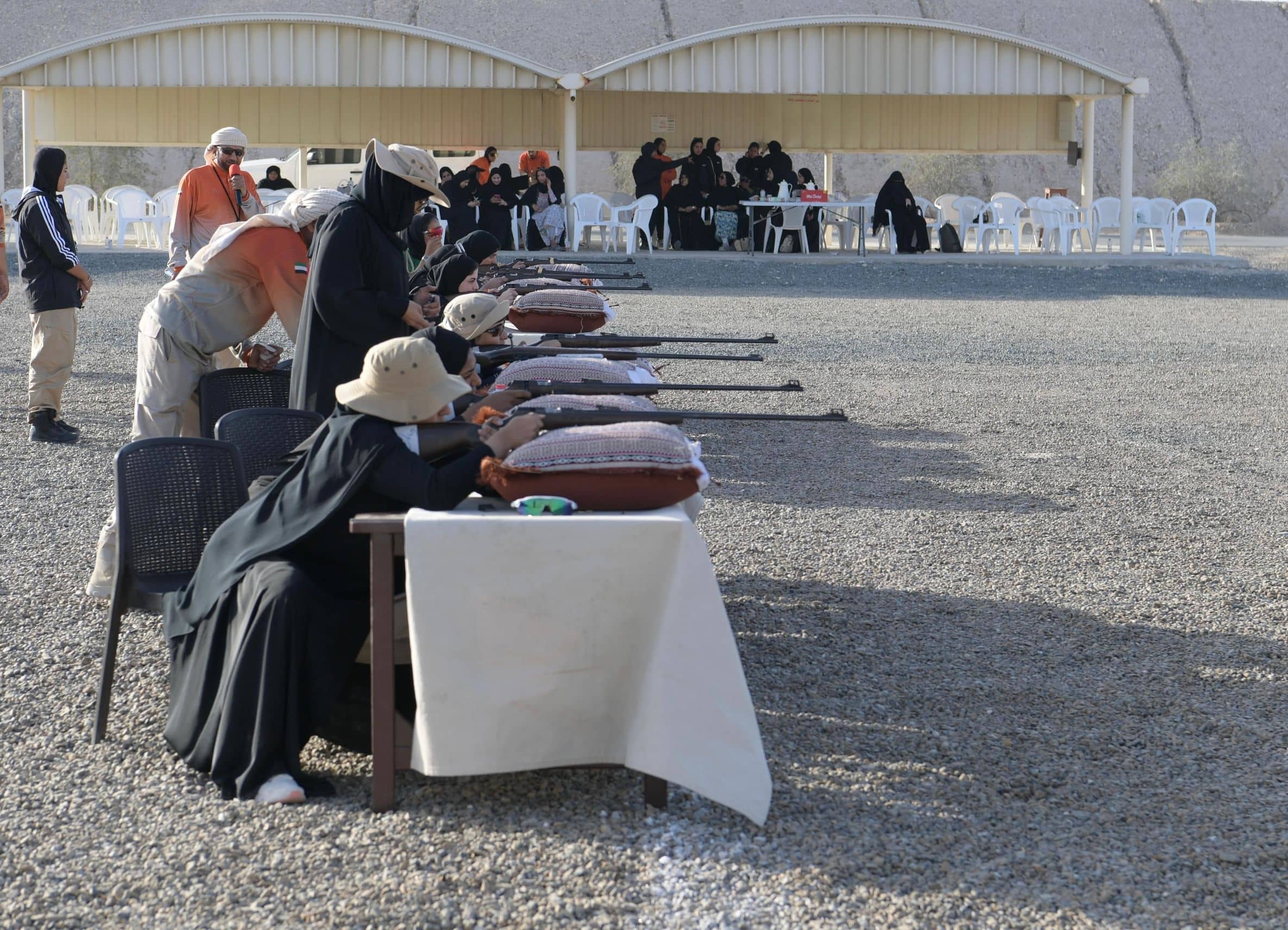 فريق الشارقة بطل مسابقة السكتون صحون فئة السيدات ضمن "بطولة الرماية"