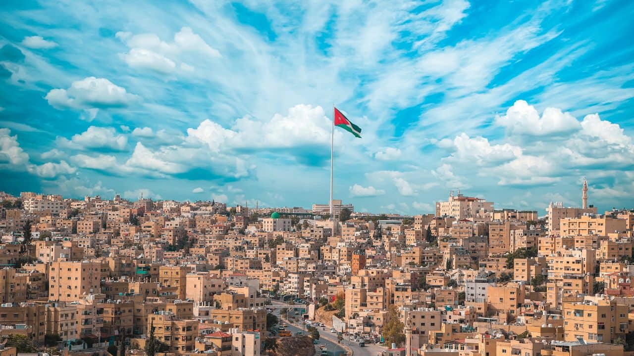 أجواء حارة تسيطر على مناطق واسعة في الأردن