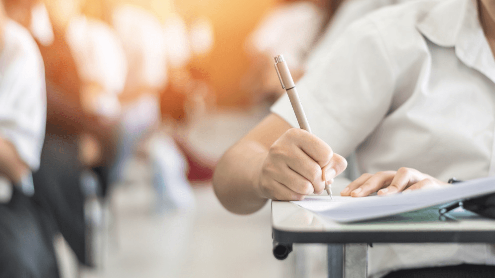 هيئة الاتصالات تحجب تطبيقات التراسل قرب قاعات امتحانات التوجيهي