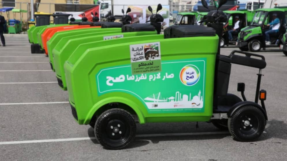 "البيئة" توزّع 180 حاوية نفايات بلاستيكية على عدد من المحافظات