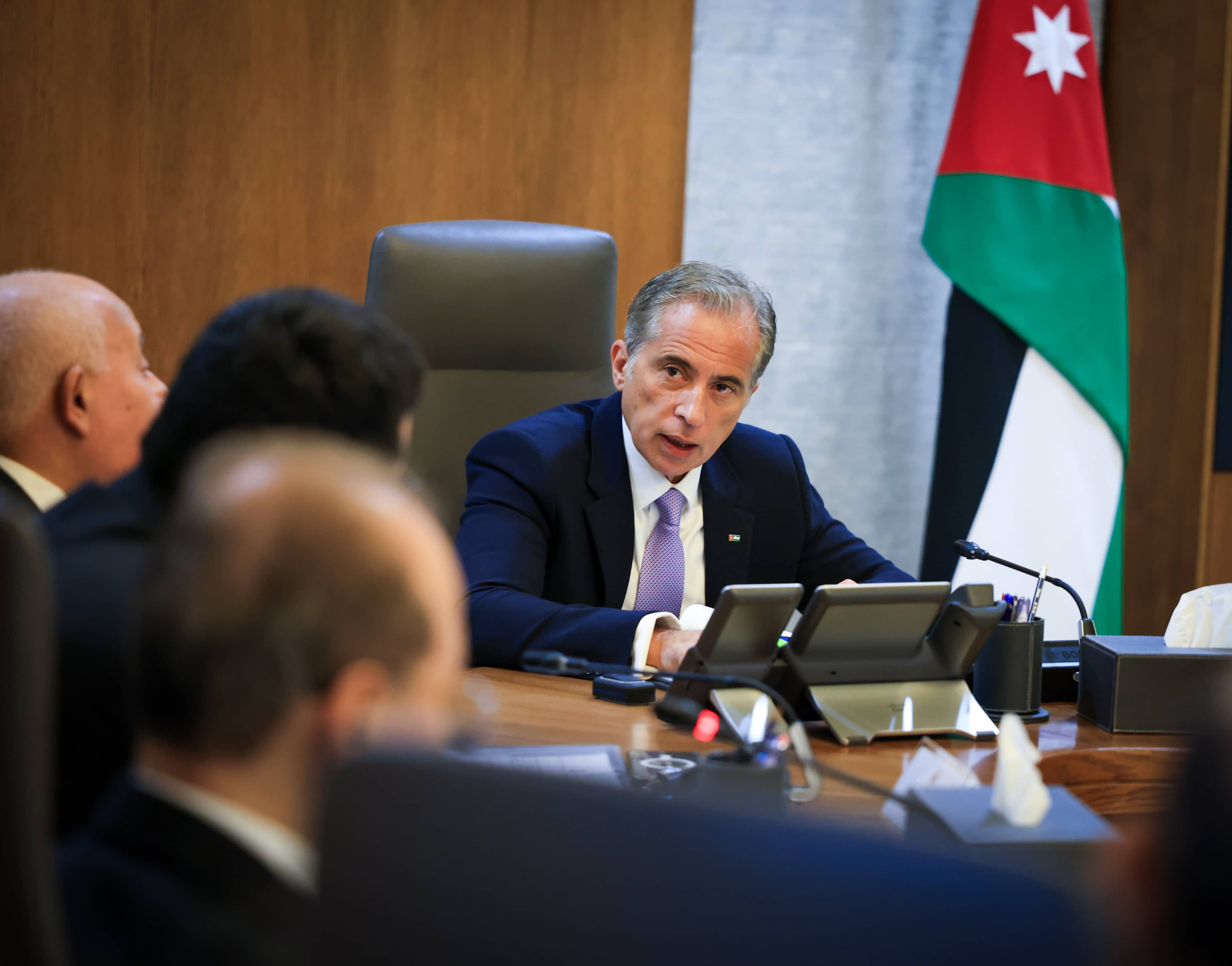 رئيس الوزراء يُثمن الدعم السعودي للأردن ويؤكد: نقف معاً جبهة واحدة