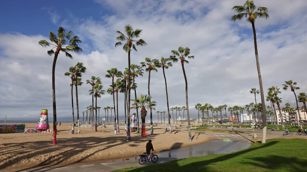 أمطار غزيرة وفيضانات في كاليفورنيا وتحذير من استمرارها الجمعة