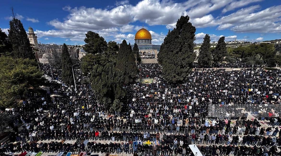 100 ألف مصل يؤدون صلاة الجمعة الثانية من رمضان في المسجد الأقصى
