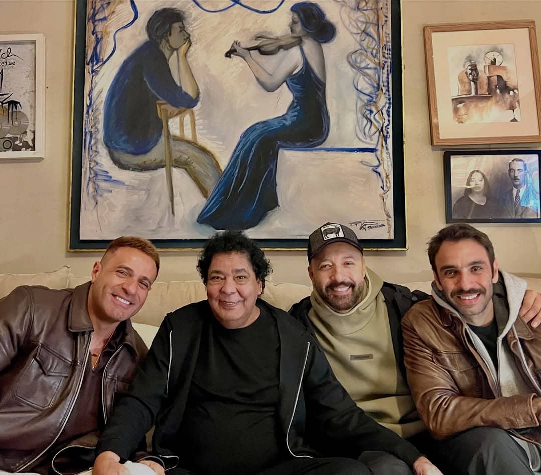 ضحكة من القلب.. محمد منير يطمئن عشاقه في أول ظهور بعد أزمته الصحية